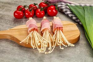 Raw roll with enoki and bacon photo