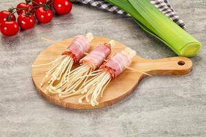 Raw roll with enoki and bacon photo
