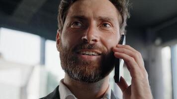 Closeup Caucasian smiling bearded man answer call calling friendly talk virtual consultation boss manager salesman agent 40s businessman talking phone friendly conversation speak to smartphone discuss photo