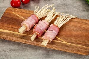 Raw roll with enoki and bacon photo