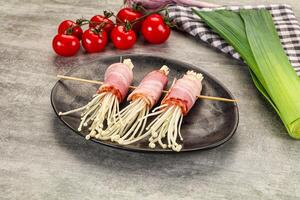 Raw roll with enoki and bacon photo