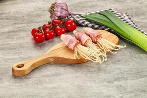 Raw roll with enoki and bacon photo