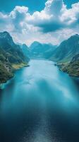 majestuoso montaña paisaje con lozano verdor y un tranquilo lago foto