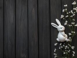 Pascua de Resurrección celebracion modelo con decorativo conejito y flores silvestres en rústico de madera antecedentes foto