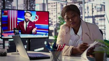 Ambitious female entrepreneur focuses on strategic planning, setting a clear vision and goals for the corporation and aligning resources to achieve sustainable growth. Determination. Camera B. video