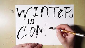 escritura transformación de invierno es viniendo en papel con caligrafía bolígrafo en Tres etapas video