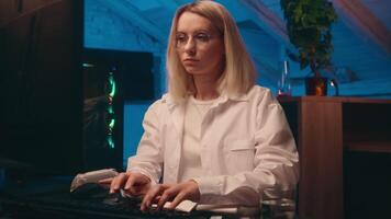 Caucasian woman business broker businesswoman girl female programmer hacker trader cryptocurrency web computer late night online work at home looking at camera serious shaking finger no reject deny video