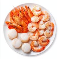 Fresh seafood platter featuring shrimp and scallops, perfect for delightful meal photo
