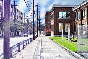 stay in line, keep straight photo