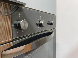 The image showcases a modern stainless steel oven in a contemporary kitchen, highlighting its sleek design that enhances the decor and atmosphere while offering style and functionality photo