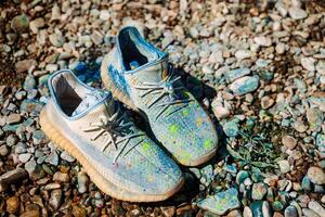 Discover our Stylish Outdoor Sneakers, perfect for walking on gravel surfaces, featuring a unique and colorful design to elevate your look photo