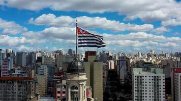 maravilloso bandera ondulación en sao paulo sao paulo en Brasil . bandera cielo. foto