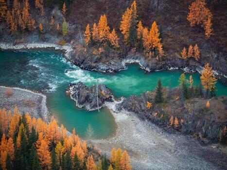 brillante paisaje con montaña río y amarillo arboles en otoño foto