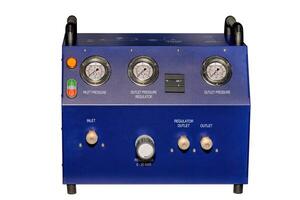 Pressure regulator device for industrial applications in a workshop environment photo