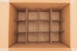 Wellstructured Cardboard Box equipped with Dividers designed for Efficient Storage of Items photo