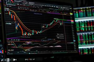 Analyzing Stock Market Trends. A Comprehensive Guide to Chart Patterns, Technical Indicators, and Effective Trading Strategies for Maximizing Returns and Minimizing Risks in the World of Finance photo