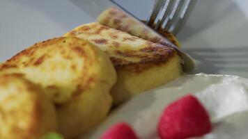 Cutting cottage cheese pancakes, showcasing the creamy filling inside for a delightful culinary presentation video
