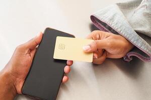 Contactless Payment Using Credit Card and Smartphone photo