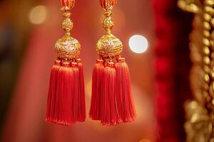 The red tassels are gold and have a gold center photo