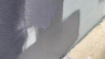 This process showcases the meticulous application of paint on a quartz wall, highlighting the technique and tools used for achieving a flawless result video