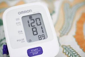 LaLampung Selatan, september 13, 2024, Blood pressure monitor displaying 120 over 81 reading photo