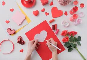 Step by step instructions. How to make a heart pin cushion. Step 1 outline the heart photo