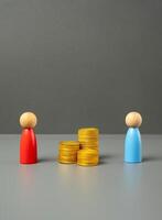 Dispute over money. Conflict resolution. Resolution of the dispute through the court. Search for a compromise. Mediation of conflicting parties. Divorce and division of assets. photo