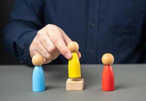 Appoint a mediator to resolve the dispute. Come to a consensus. Cooperation instead of competition. Mediation between sides. Reaching an agreement. Negotiating parties and arbitrator. photo