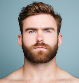 hombre con lleno barba y rastrojo en azul antecedentes exhibiendo aseo y Moda tendencias foto