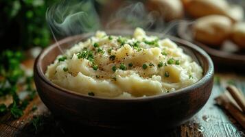 a recipe for mashed potatoes that can be made in just 30 minutes. The ingredients include potatoes, garlic, herbs, butter, milk or cream, salt, and pepper. photo