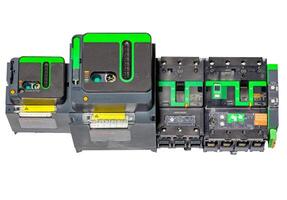 eléctrico circuito rompedores para instalación dentro un poder gabinete. foto