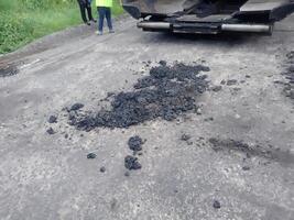 Use of cold asphalt for patching photo