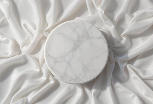 parte superior ver de redondo mármol podio estar para productos cosméticos producto presentación en suave elegante blanco paño tela antecedentes foto