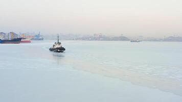 Winter pilotage of ships in difficult ice conditions video