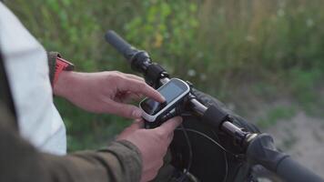 Bike computer navigator. Modern technology. Bicycle handlebar with global positioning system. Cyclist checking cycling computer during trip. Route planning on GPS device and viewing offline maps. video