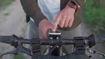 Bike computer navigator. Modern technology. Bicycle handlebar with global positioning system. Cyclist checking cycling computer during trip. Route planning on GPS device and viewing offline maps. video