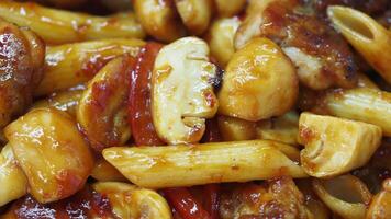 Penna pasta with chicken, mushrooms, and peppers video