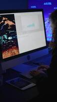noivando dentro dados análise e meios de comunicação em processamento através a usar do tecnologia e telas video