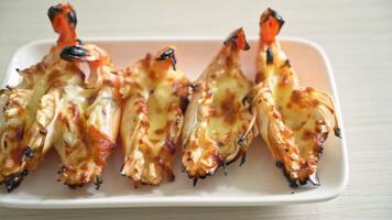 Grilled shrimps with cheese video