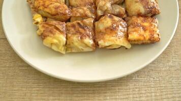fried roti with egg, banana and chocolate video