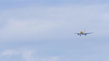 Airline Scoot landing at Phuket video