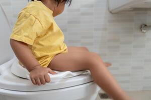 child going to toilet, constipation in children, dyspepsia, abdominal pain, crying, defecating, straining, urinary incontinence, blood in the stool, bowel problems, ulcerative colitis, diarrhea photo