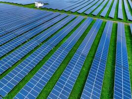 Aerial view solar farm. Sustainable renewable energy and modern photovoltaic technology for eco-friendly electricity production. Solar power station. Green energy solutions. Solar panel technology. photo