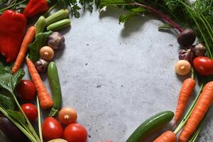A circular arrangement of vegetables on a gray background. photo