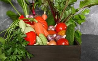 The vegetables are arranged in a circle, with the center of the circle being empty. photo