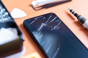 How to fix a broken iphone screen photo