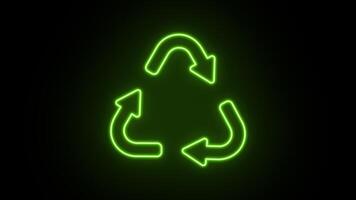 reciclar símbolo animação. verde reciclar ou reciclando Setas; flechas ícone. brilhando néon linha do verde Setas; flechas reciclar eco símbolo. transparente fundo com alfa canal video