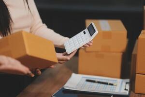 How to choose the right shipping company photo
