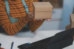 How to choose the right ecommerce platform for your business photo