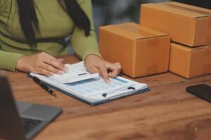 How to choose the right shipping company for your business photo